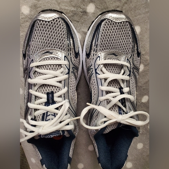 Men's size 9.5 Saucony Runners - Picture 8 of 13